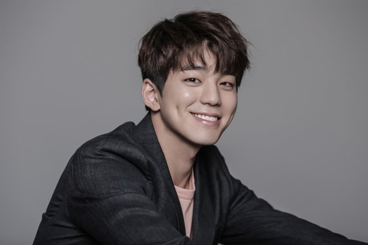 Kim Min-gue will play the lead in tvN's new fantasy romance series, "The Heavenly Idol."